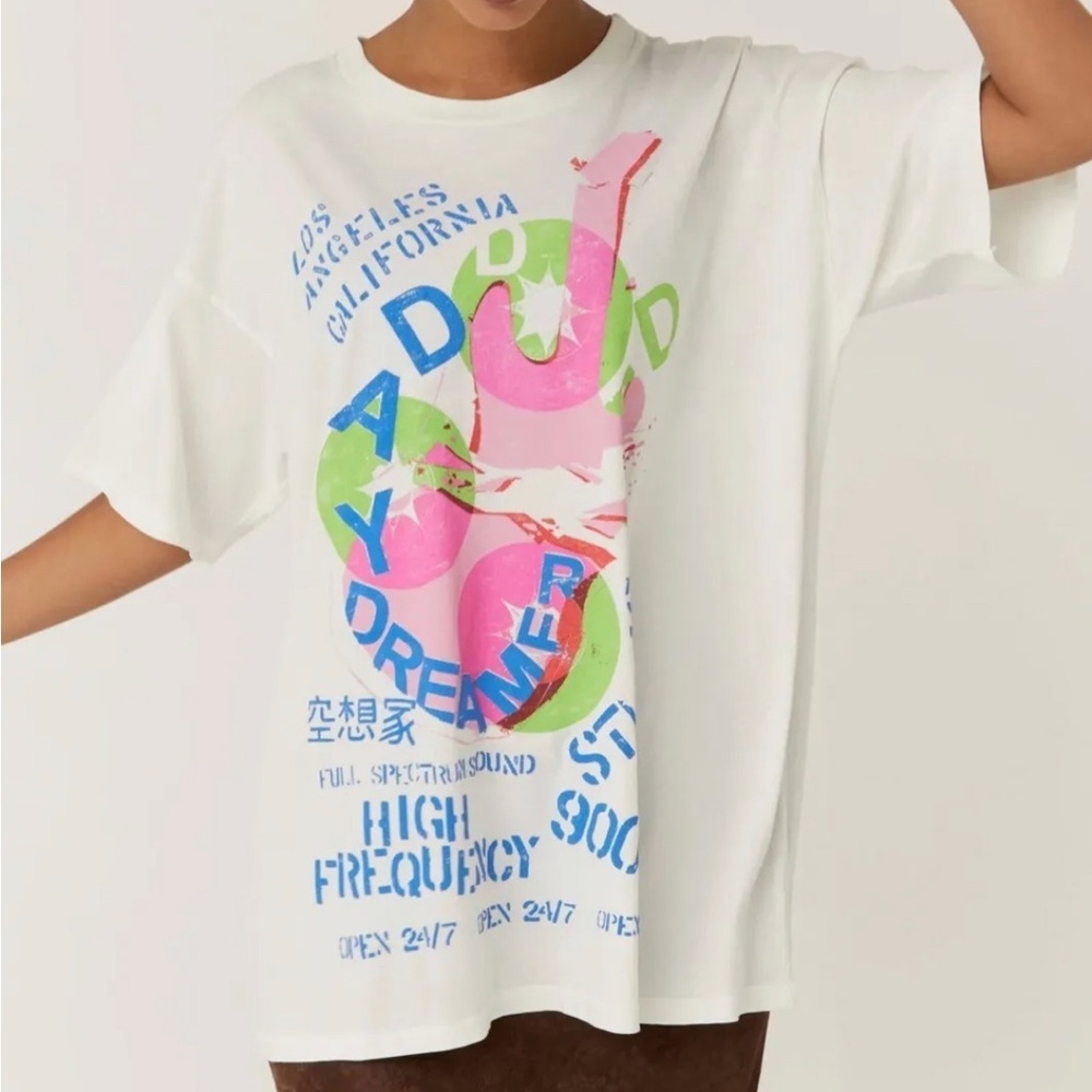 Daydreamer Hi-Frequency Broken Guitar Merch Tee Small